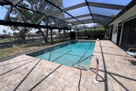 House in Punta Gorda, Florida 3 bedrooms, 141.21 sq.m. № 1616536 - photo 30