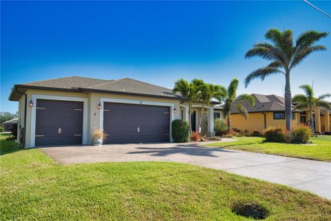 House in Rotonda, Florida 3 bedrooms, 193.14 sq.m. № 1663279 - photo 5