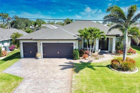 House in Rotonda, Florida 3 bedrooms, 193.14 sq.m. № 1663279 - photo 1