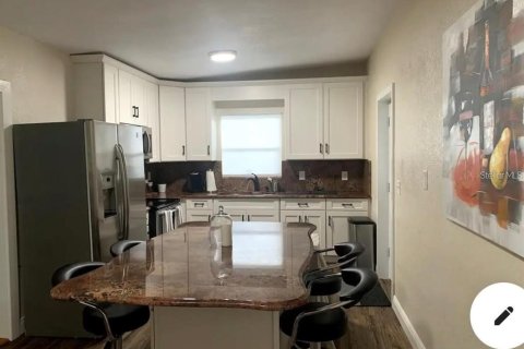 House in Orlando, Florida 3 bedrooms, 171.03 sq.m. № 1817913 - photo 4