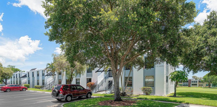 Condominio en Margate, Florida, 2 dormitorios № 2251656