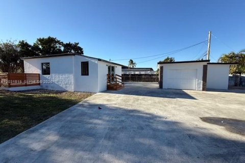 Casa en Miami, Florida 3 dormitorios, 142.23 m2 № 2258107