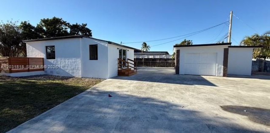 Casa en Miami, Florida 3 dormitorios, 142.23 m2 № 2258107