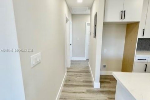 Casa en venta en Miami, Florida, 3 dormitorios, 142.23 m2 № 2258107 - foto 8