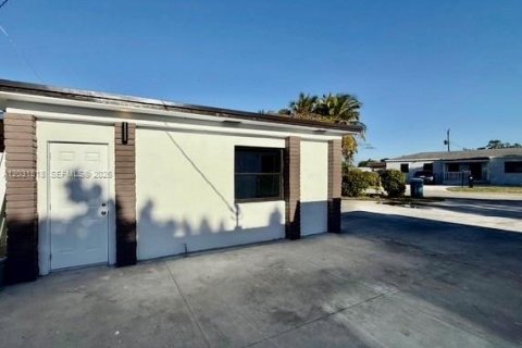 Casa en venta en Miami, Florida, 3 dormitorios, 142.23 m2 № 2258107 - foto 6