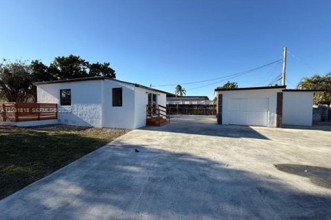 Casa en venta en Miami, Florida, 3 dormitorios, 142.23 m2 № 2258107 - foto 3