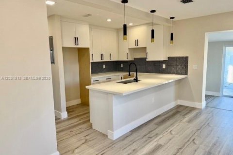 Casa en venta en Miami, Florida, 3 dormitorios, 142.23 m2 № 2258107 - foto 10