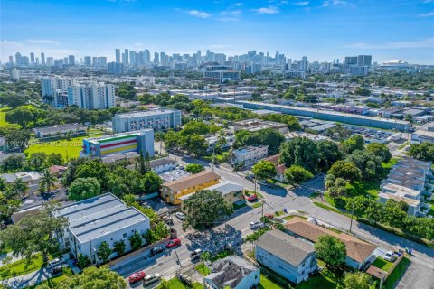 Immobilier commercial à vendre à Miami, Floride № 1986079 - photo 9