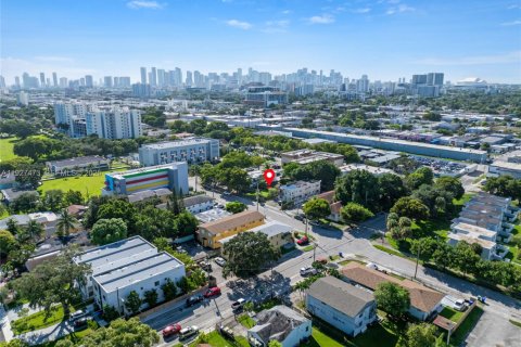 Immobilier commercial à vendre à Miami, Floride № 1986079 - photo 8