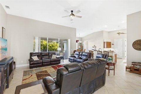 House in Port Charlotte, Florida 3 bedrooms, 221.85 sq.m. № 2157132 - photo 6
