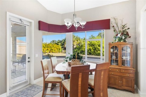 House in Port Charlotte, Florida 3 bedrooms, 221.85 sq.m. № 2157132 - photo 13