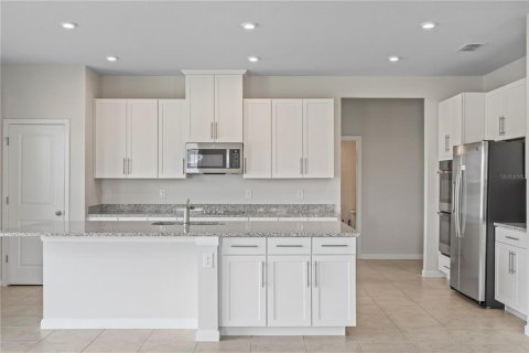 House in Davenport, Florida 4 bedrooms, 266.63 sq.m. № 1670072 - photo 5