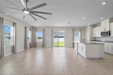 House in Davenport, Florida 4 bedrooms, 266.63 sq.m. № 1670072 - photo 9