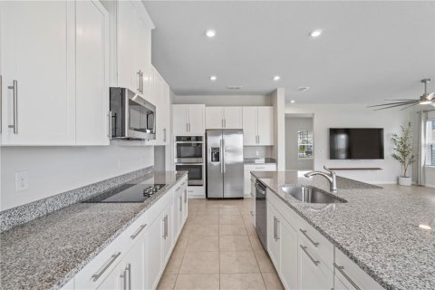 House in Davenport, Florida 4 bedrooms, 266.63 sq.m. № 1670072 - photo 3