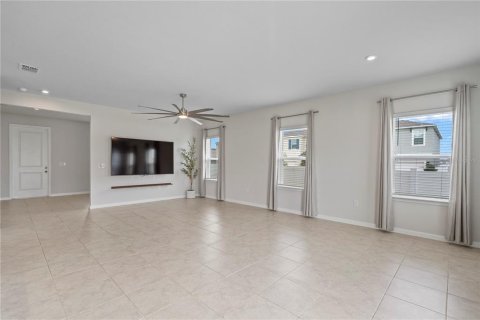 House in Davenport, Florida 4 bedrooms, 266.63 sq.m. № 1670072 - photo 11