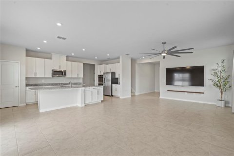 House in Davenport, Florida 4 bedrooms, 266.63 sq.m. № 1670072 - photo 12