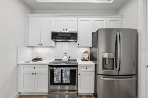 Condo in New Smyrna Beach, Florida, 2 bedrooms  № 2402776 - photo 12