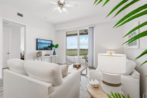 Condo in New Smyrna Beach, Florida, 2 bedrooms  № 2402776 - photo 2