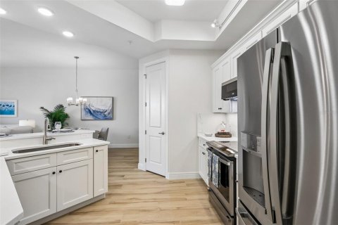 Condo in New Smyrna Beach, Florida, 2 bedrooms  № 2402776 - photo 13