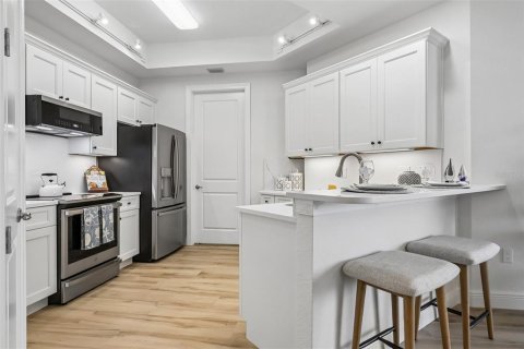 Condo in New Smyrna Beach, Florida, 2 bedrooms  № 2402776 - photo 10