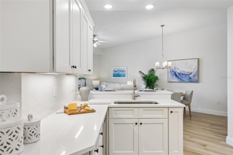 Condo in New Smyrna Beach, Florida, 2 bedrooms  № 2402776 - photo 14