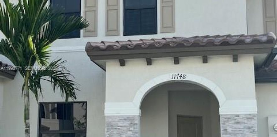 Casa en Homestead, Florida 3 dormitorios, 149.76 m2 № 2055483