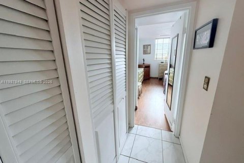 Condominio en venta en Lauderdale Lakes, Florida, 1 dormitorio, 69.49 m2 № 2055428 - foto 26