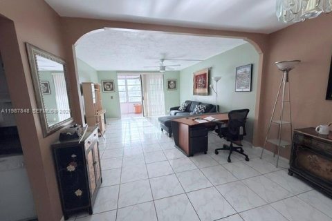 Condominio en venta en Lauderdale Lakes, Florida, 1 dormitorio, 69.49 m2 № 2055428 - foto 7