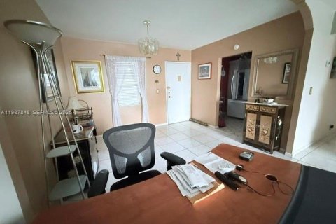 Condominio en venta en Lauderdale Lakes, Florida, 1 dormitorio, 69.49 m2 № 2055428 - foto 15