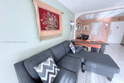 Condominio en venta en Lauderdale Lakes, Florida, 1 dormitorio, 69.49 m2 № 2055428 - foto 13