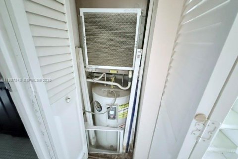 Condominio en venta en Lauderdale Lakes, Florida, 1 dormitorio, 69.49 m2 № 2055428 - foto 29