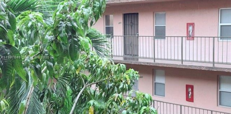 Condominio en Lauderdale Lakes, Florida, 1 dormitorio  № 2055428