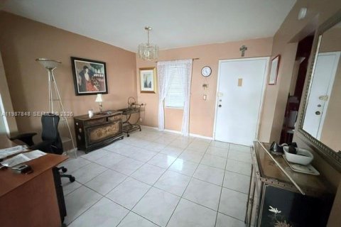 Condominio en venta en Lauderdale Lakes, Florida, 1 dormitorio, 69.49 m2 № 2055428 - foto 12