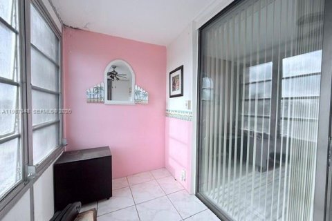 Condominio en venta en Lauderdale Lakes, Florida, 1 dormitorio, 69.49 m2 № 2055428 - foto 30