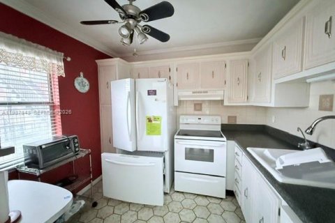 Condominio en venta en Lauderdale Lakes, Florida, 1 dormitorio, 69.49 m2 № 2055428 - foto 3