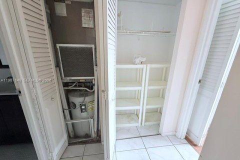 Condominio en venta en Lauderdale Lakes, Florida, 1 dormitorio, 69.49 m2 № 2055428 - foto 28