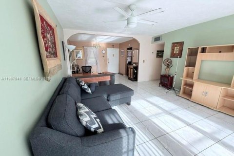 Condominio en venta en Lauderdale Lakes, Florida, 1 dormitorio, 69.49 m2 № 2055428 - foto 11