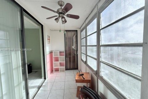 Condominio en venta en Lauderdale Lakes, Florida, 1 dormitorio, 69.49 m2 № 2055428 - foto 27