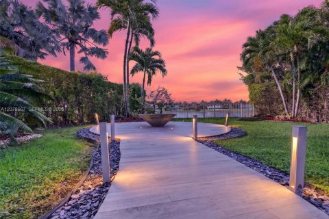 Villa ou maison à vendre à Weston, Floride: 5 chambres, 451.32 m2 № 2327487 - photo 19