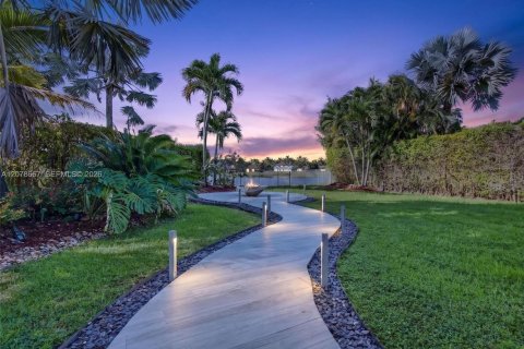 Villa ou maison à vendre à Weston, Floride: 5 chambres, 451.32 m2 № 2327487 - photo 18