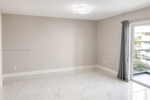 Снять в аренду кондоминиум в Майами-Бич, Флорида 2 спальни, 92.34м2, № 2084460 - фото 7
