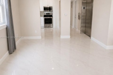 Снять в аренду кондоминиум в Майами-Бич, Флорида 2 спальни, 92.34м2, № 2084460 - фото 8