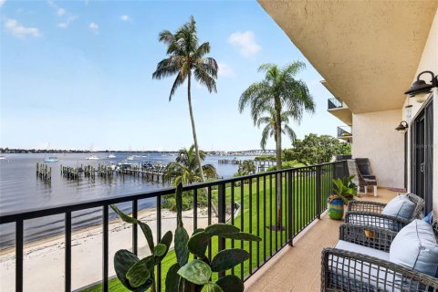 Condo in Stuart, Florida, 2 bedrooms  № 2289658 - photo 21