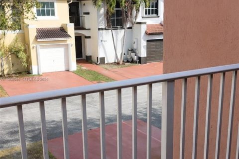 Casa en alquiler en Miami, Florida, 4 dormitorios, 166.3 m2 № 2030594 - foto 12