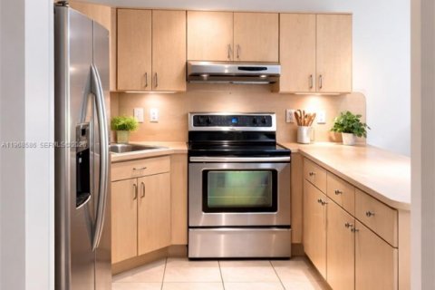 Casa en alquiler en Miami, Florida, 4 dormitorios, 166.3 m2 № 2030594 - foto 8