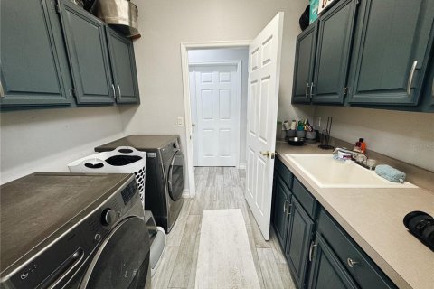 Casa en venta en Orlando, Florida, 4 dormitorios, 221.11 m2 № 1905435 - foto 29