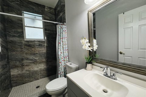 Casa en venta en Orlando, Florida, 4 dormitorios, 221.11 m2 № 1905435 - foto 23