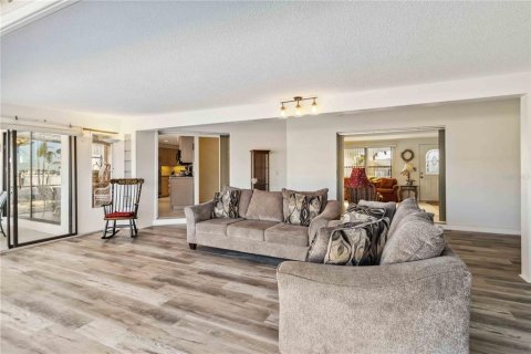 Villa ou maison à vendre à Bradenton, Floride: 2 chambres, 190.82 m2 № 1585895 - photo 11