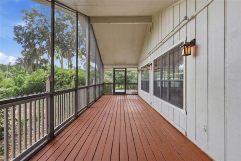 Casa en venta en Umatilla, Florida, 5 dormitorios, 458.57 m2 № 2420585 - foto 28