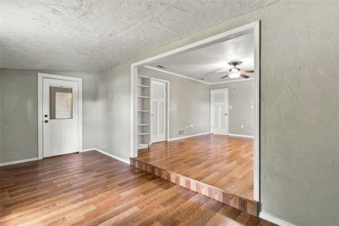 Casa en venta en Umatilla, Florida, 5 dormitorios, 458.57 m2 № 2420585 - foto 17